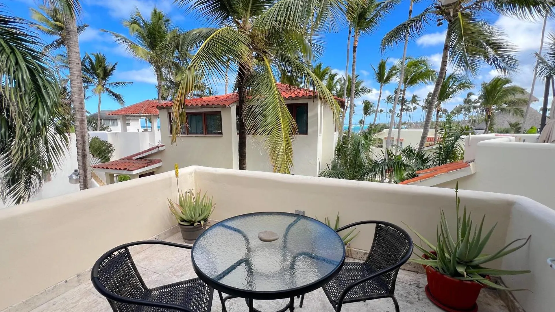 Los Corales Villas And Suites - Beach Club, Spa, Restaurants Punta Cana Hotel
