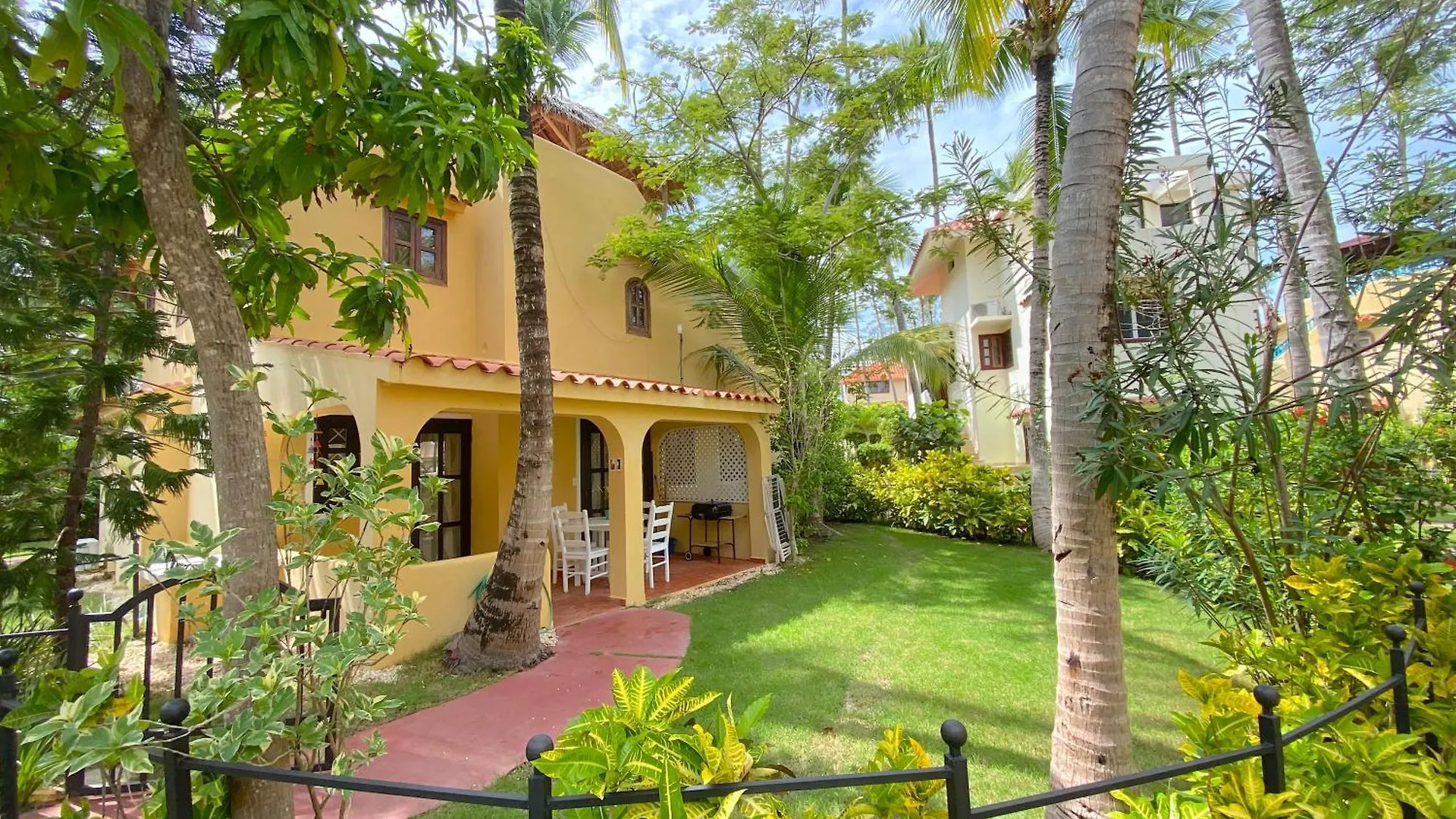 Los Corales Villas And Suites - Beach Club, Spa, Restaurants Punta Cana 5*,