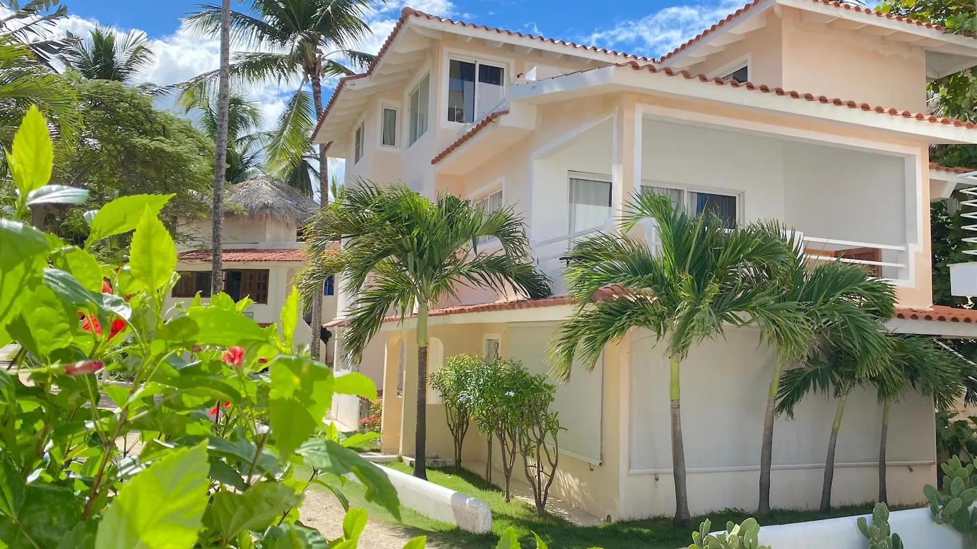 Los Corales Villas And Suites - Beach Club, Spa, Restaurants Punta Cana Hotel
