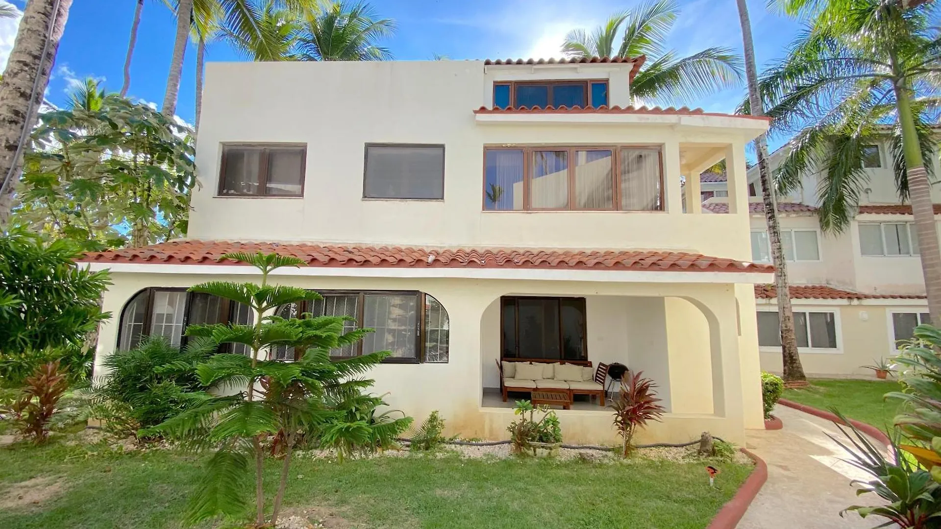 Los Corales Villas And Suites - Beach Club, Spa, Restaurants Punta Cana 5*,