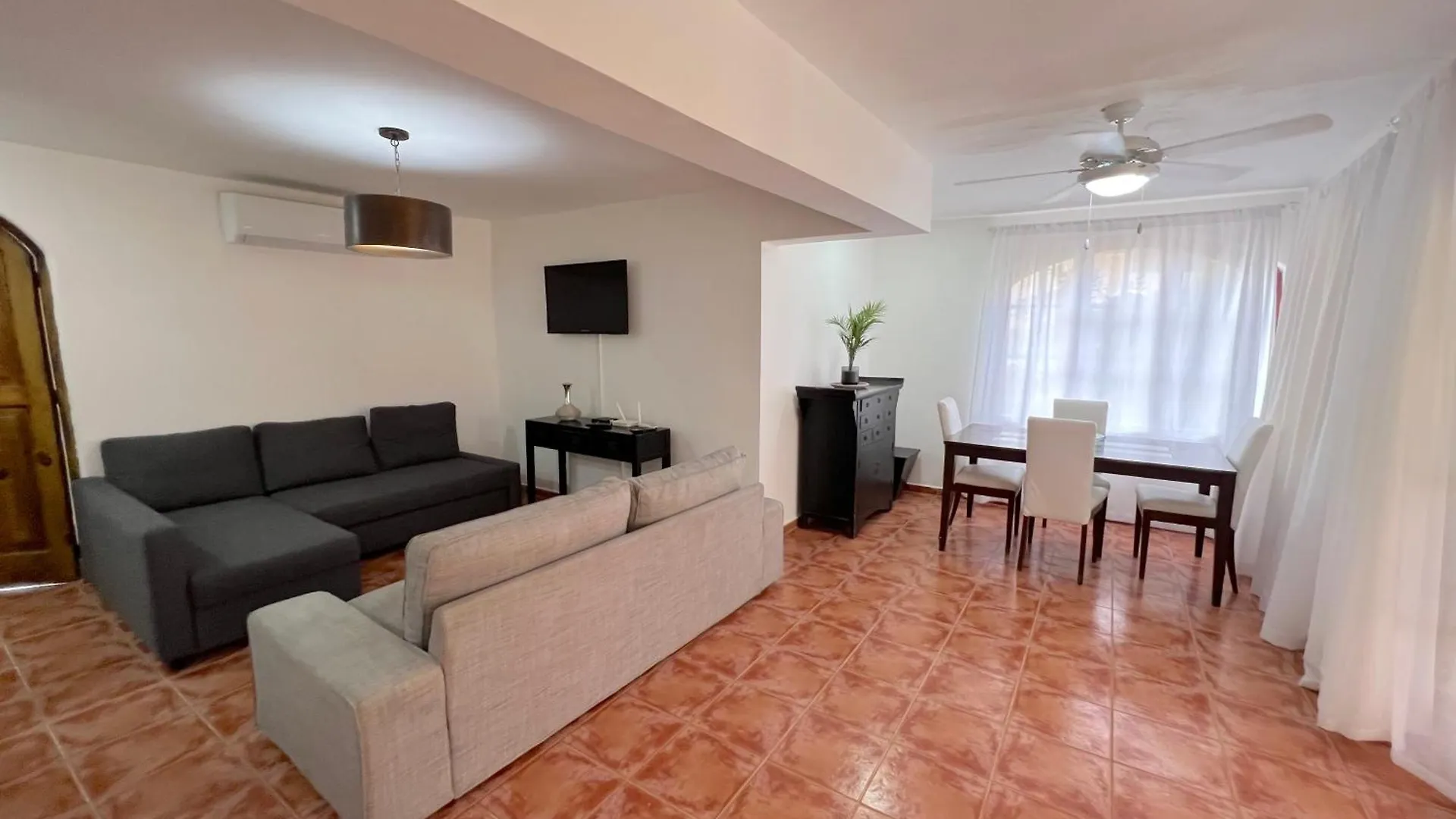 Los Corales Villas And Suites - Beach Club, Spa, Restaurants بونتا كانا فندق
